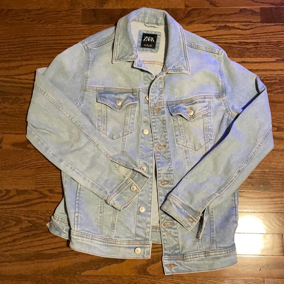 Blue Zara jean jacket, worn a few times. Size large - Picture 1 of 1